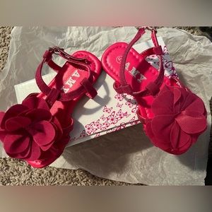 NEW Amy Girls Pink Sandals In Size 5